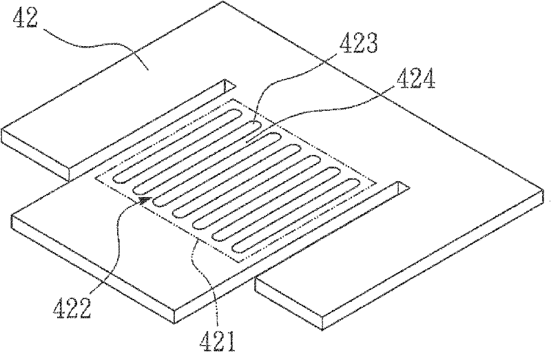 Metal plate forming device