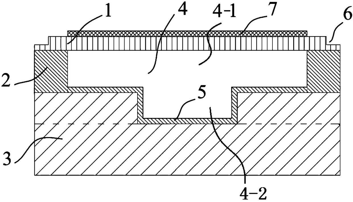 Air-coupled capacitive micromachined ultrasonic transducer with T-shaped cavity structure and preparation method thereof