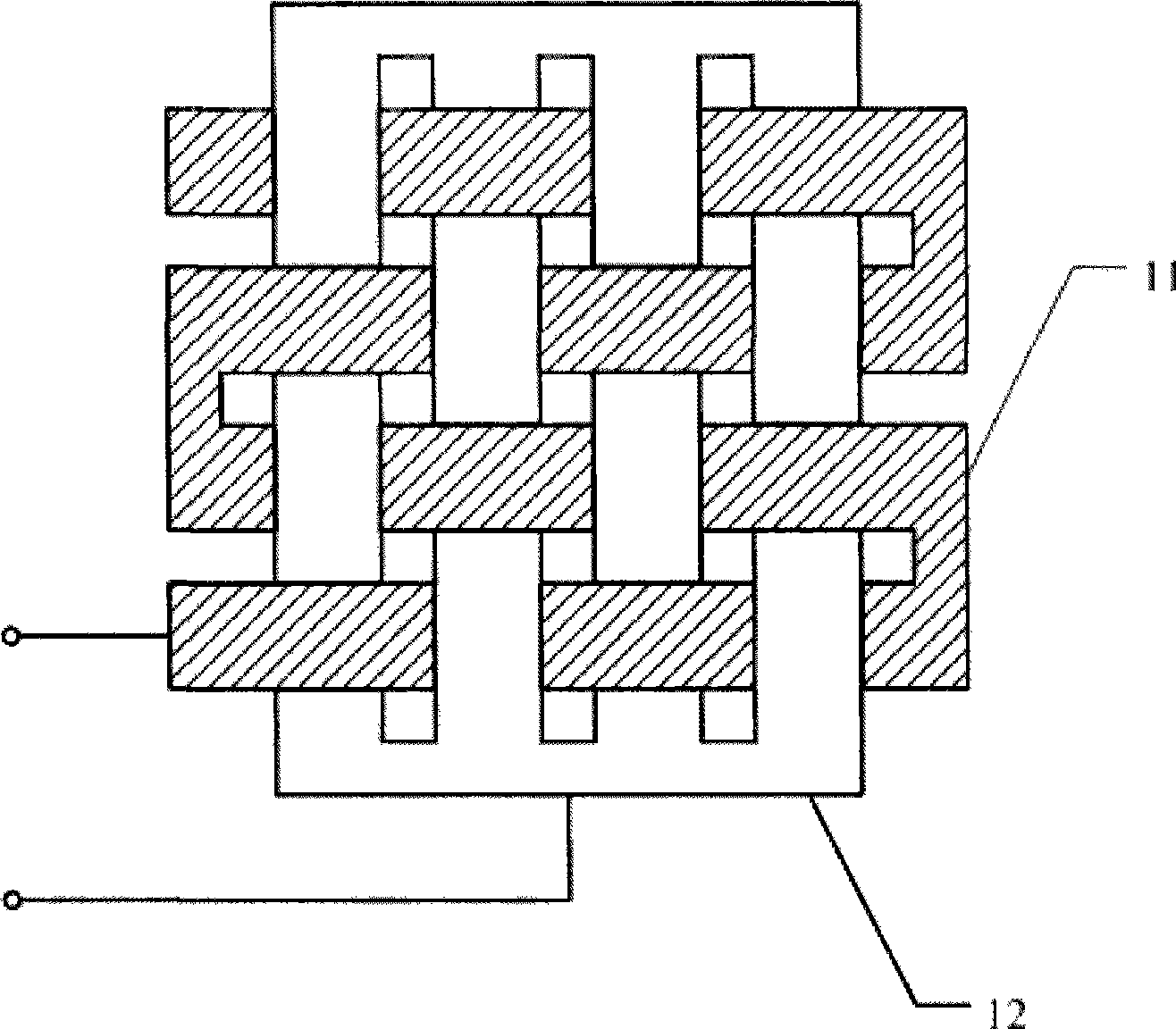 Flexible resistance type pressure sensor with machine-weaved structure and use thereof