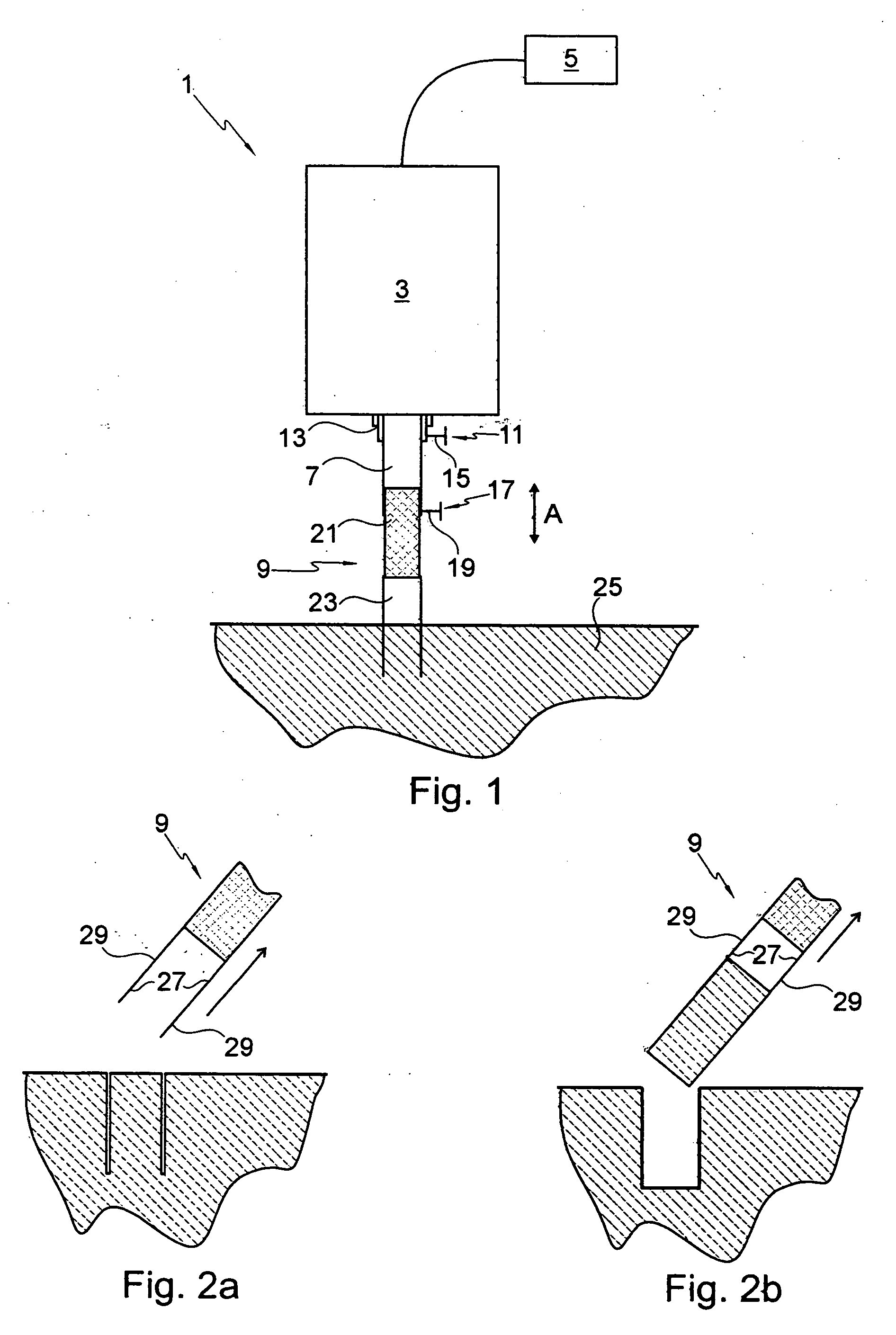 Device and method for preparing a recess in a bone