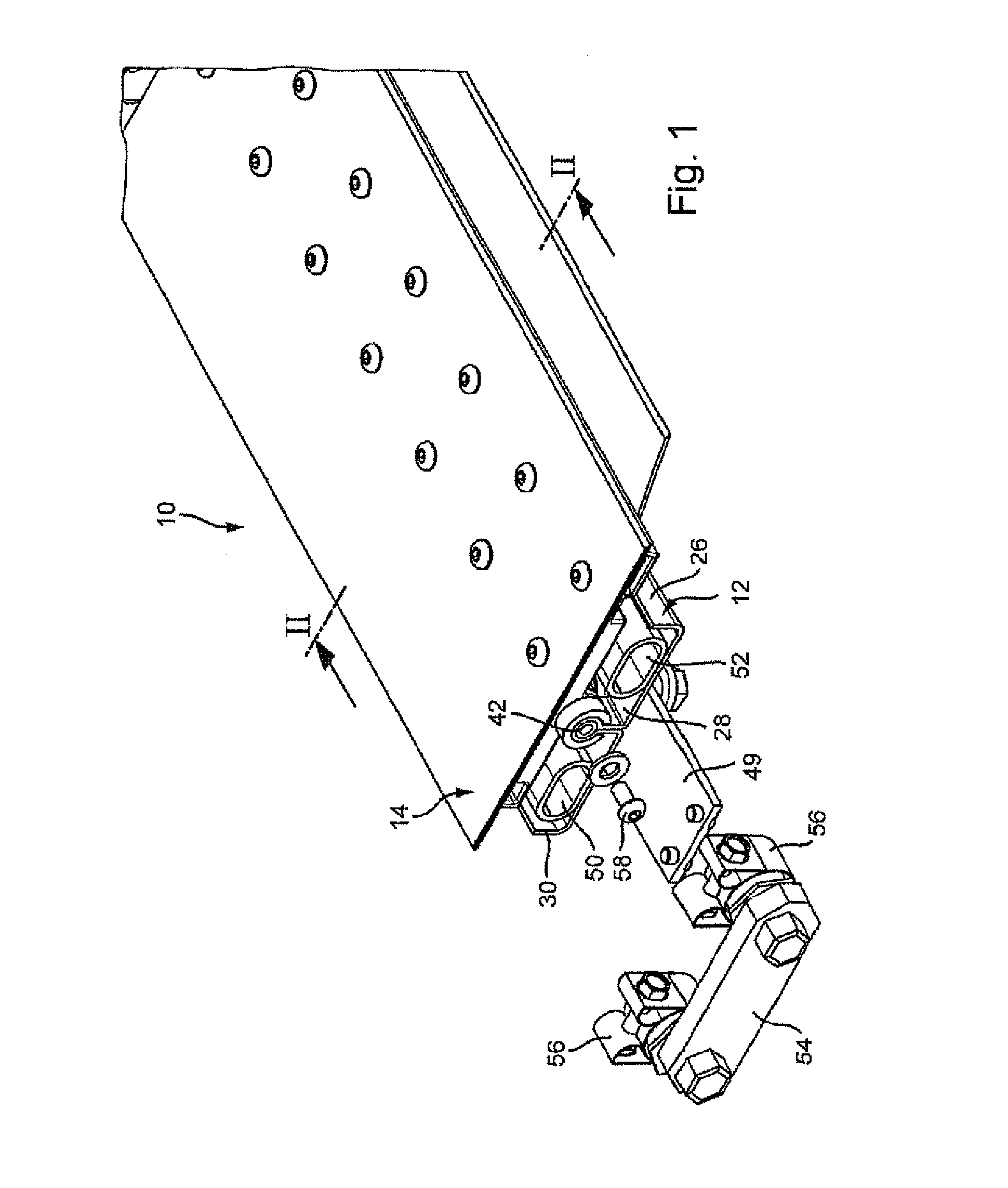 Device for retaining doctor blades