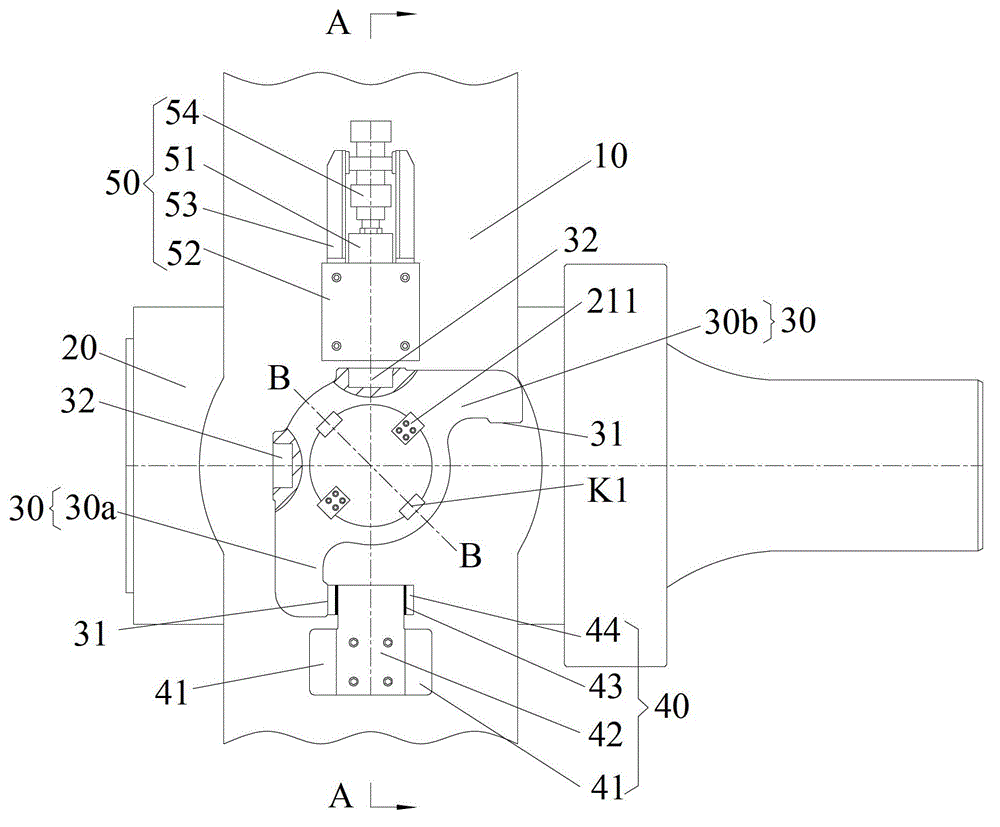 Fixing structure for rotating material chamber in carbon extruder