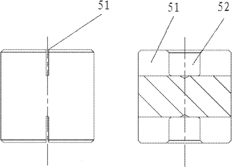 Temperature self-compensating double grating symmetrical push-pull type fiber grating vibrating sensor