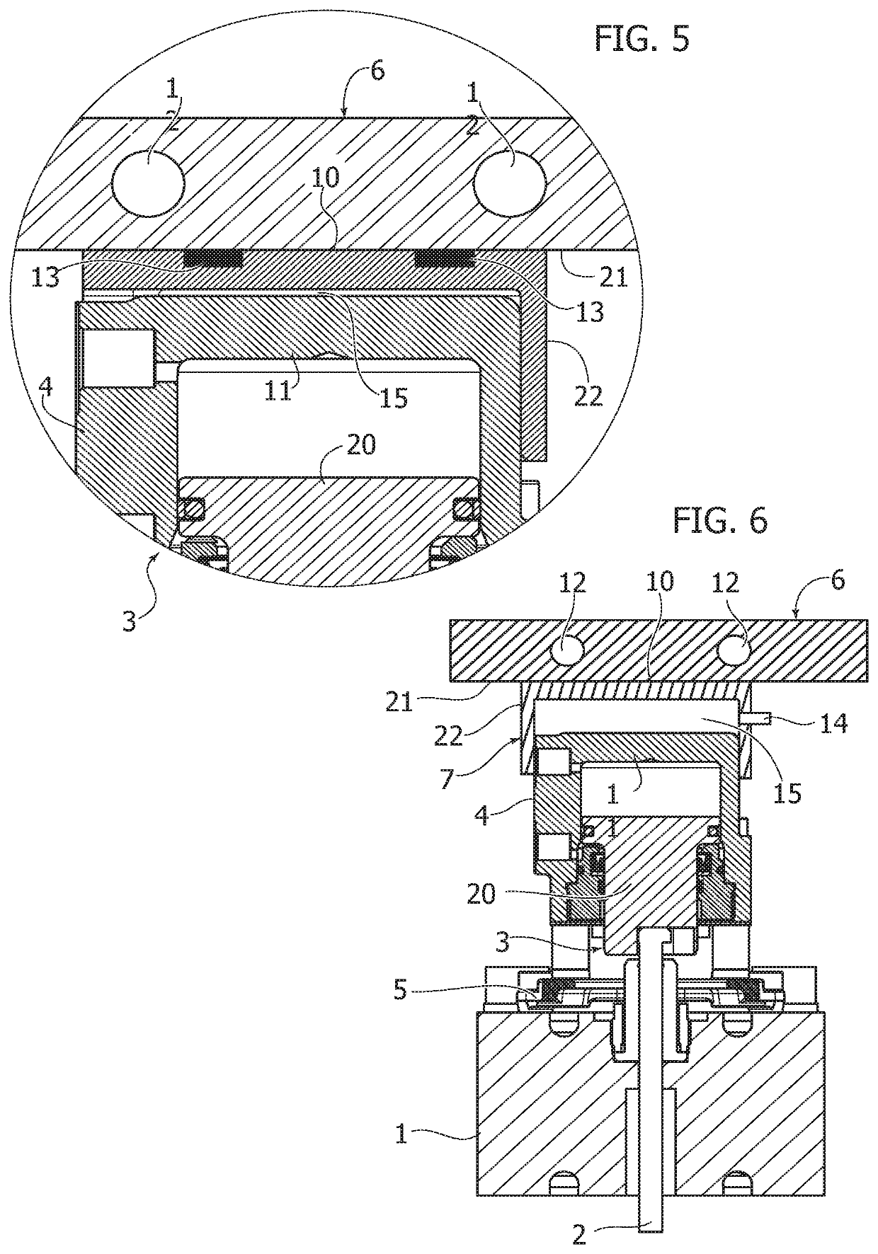 Apparatus for injection molding of plastic materials