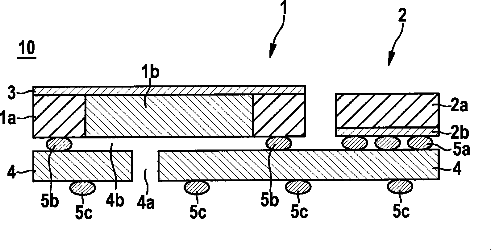 Chip with micro-electromechanical structure and covering element, and method for the production of same