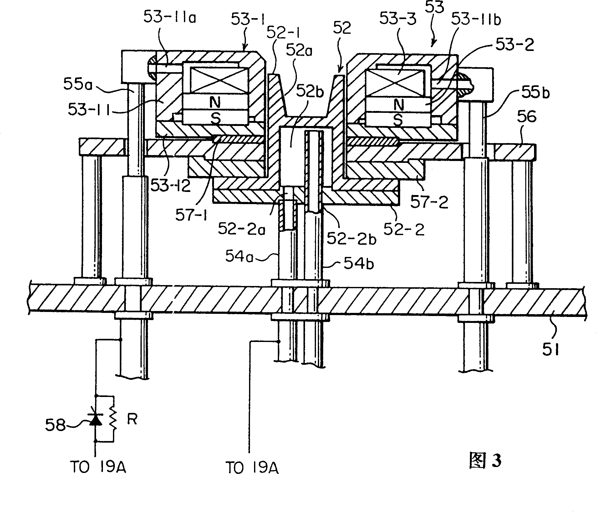 Ion plating apparatus that prevents wasteful consumption of evaporation material