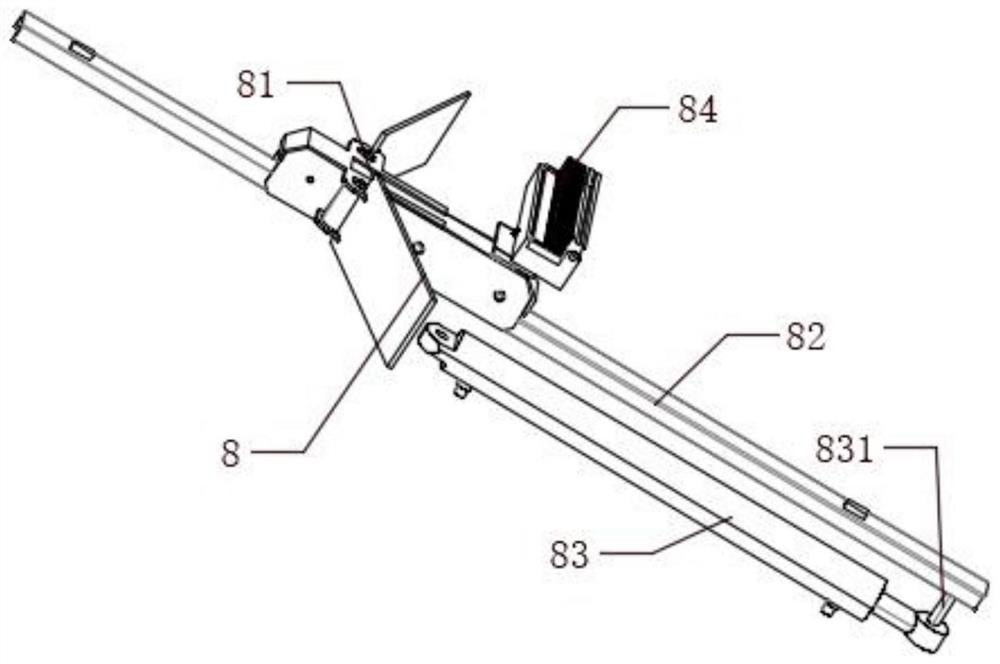 Bathtub with cleaning structure and using method