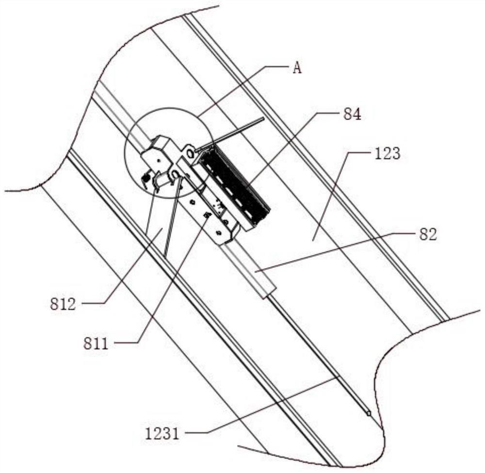 Bathtub with cleaning structure and using method