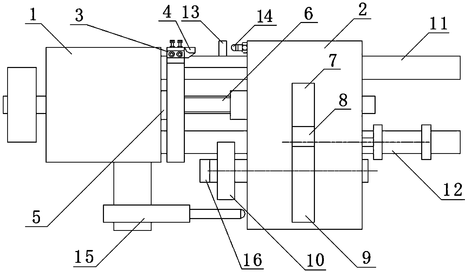 Machining device for machining polygon and machining method thereof