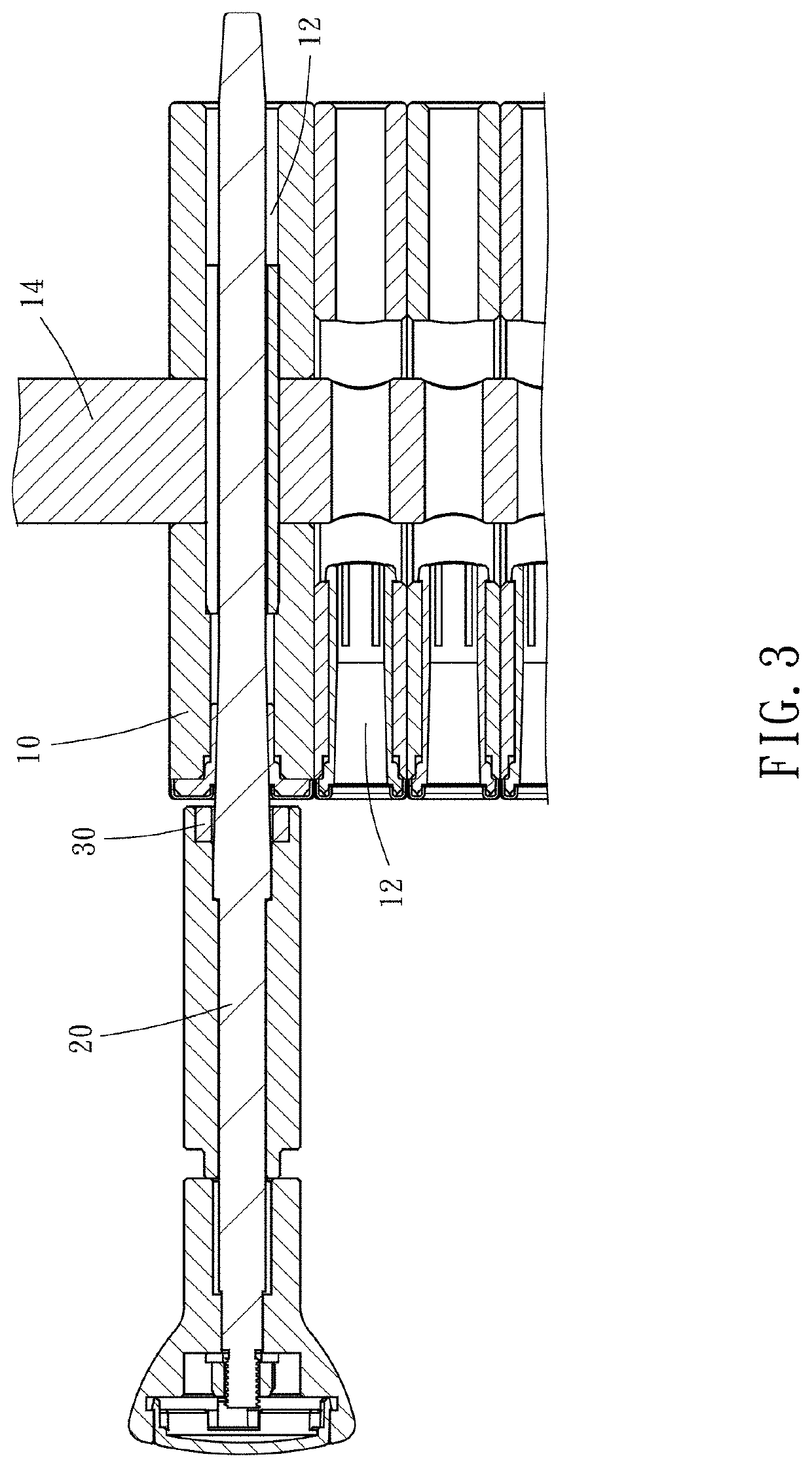 Weight plate gap adjustment device for weight training equipment