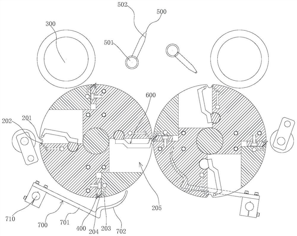 Continuous folding device for film bag and continuous folding equipment for film