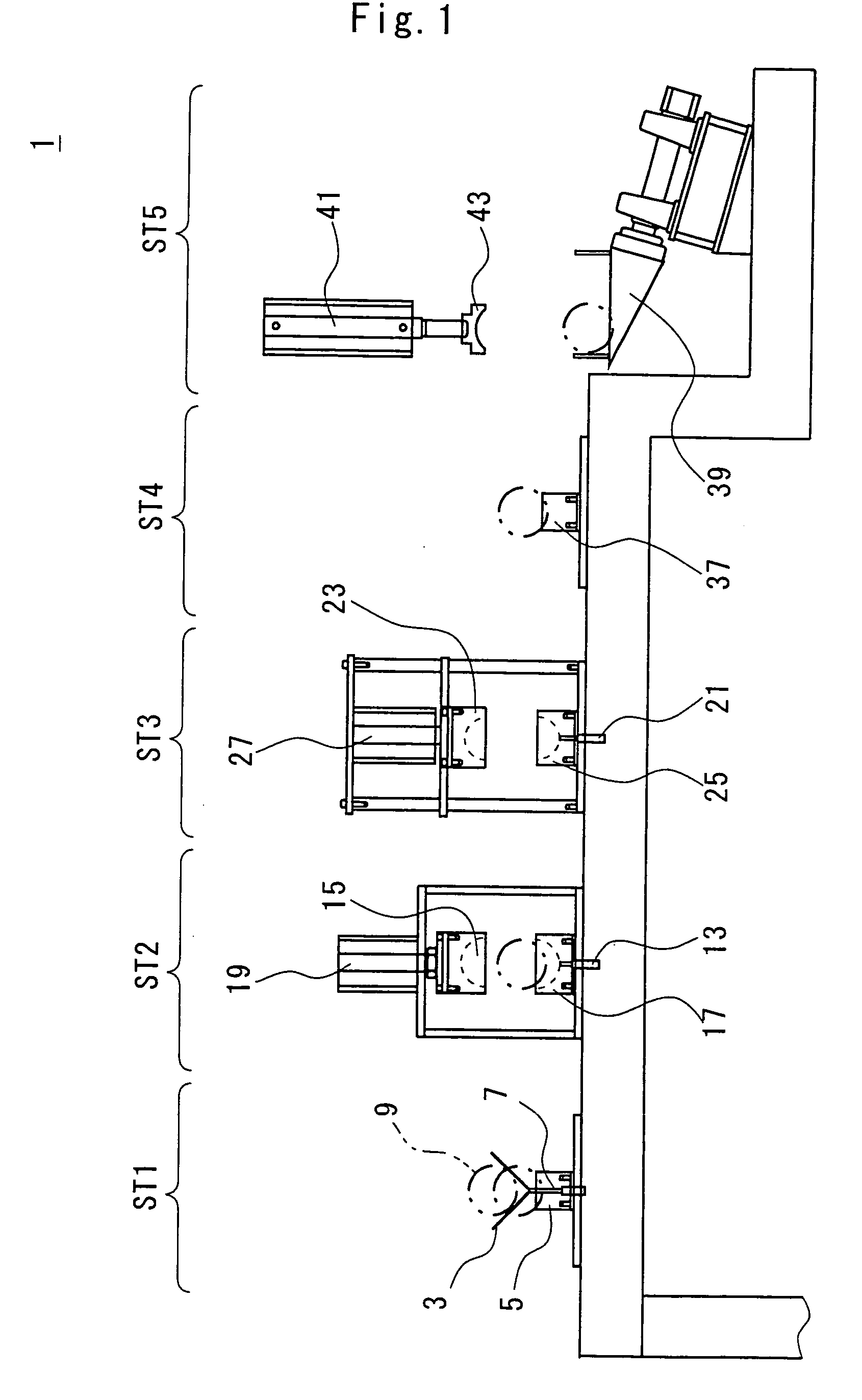 Apparatus for removing cover of golf ball from core