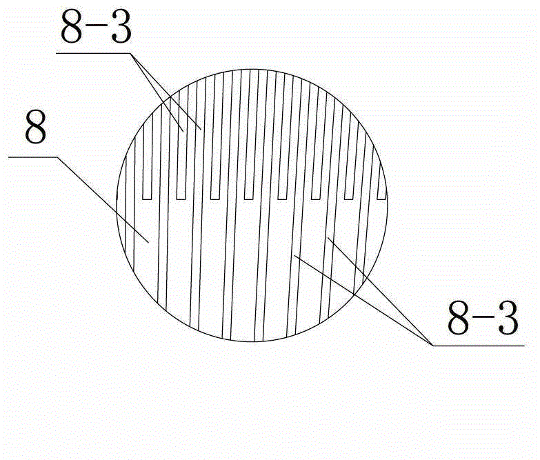 Dehydration device and dehydration method for plastic film fragments