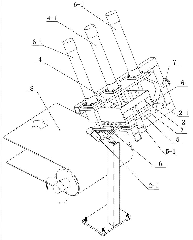 Device and method for automatically removing sprue