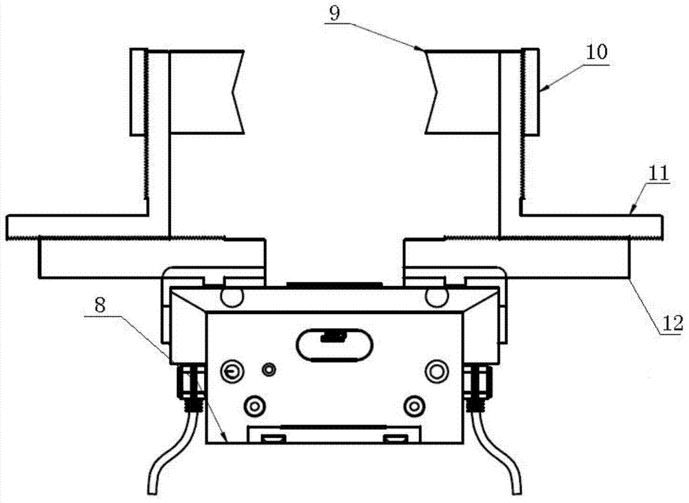 Automatic feeding and discharging device applied to numerically-controlled machine tool