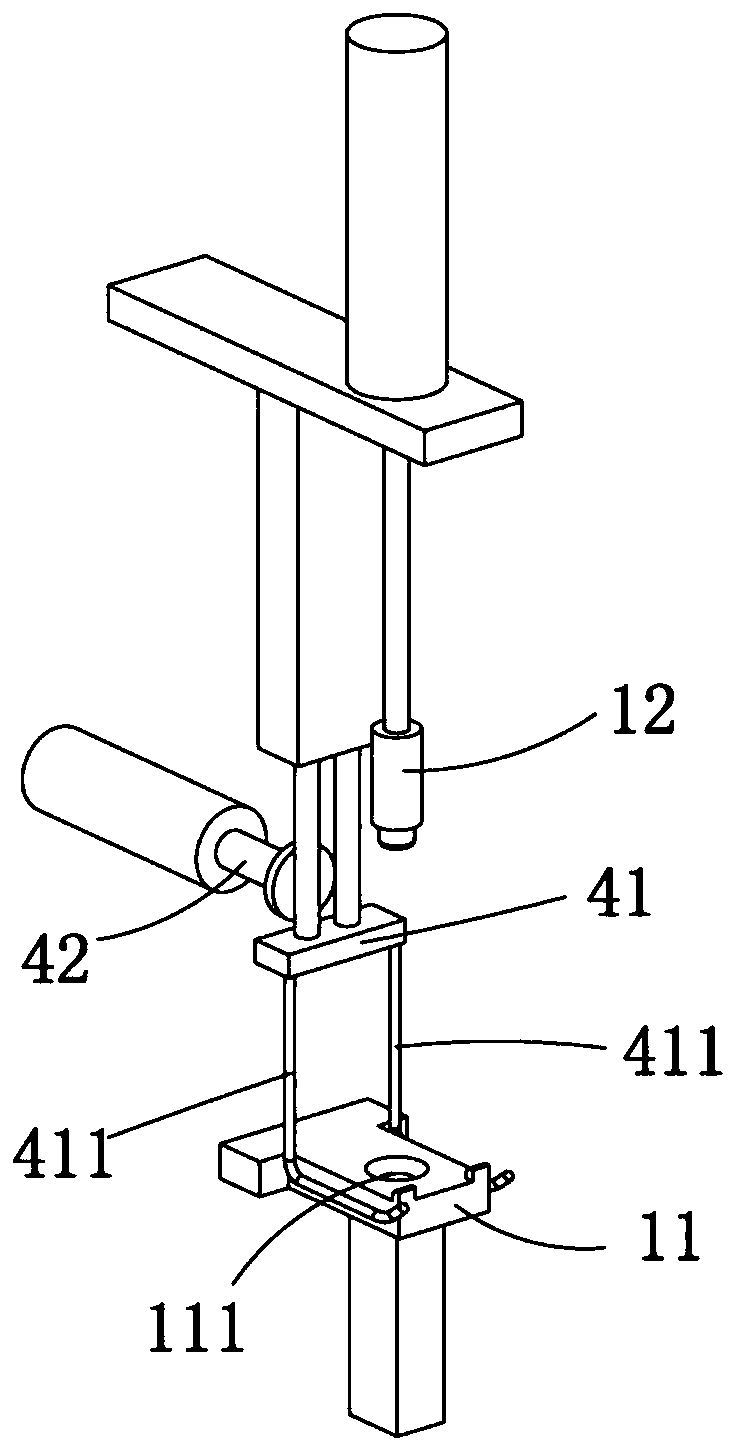 Air extracting device and method for inner tube