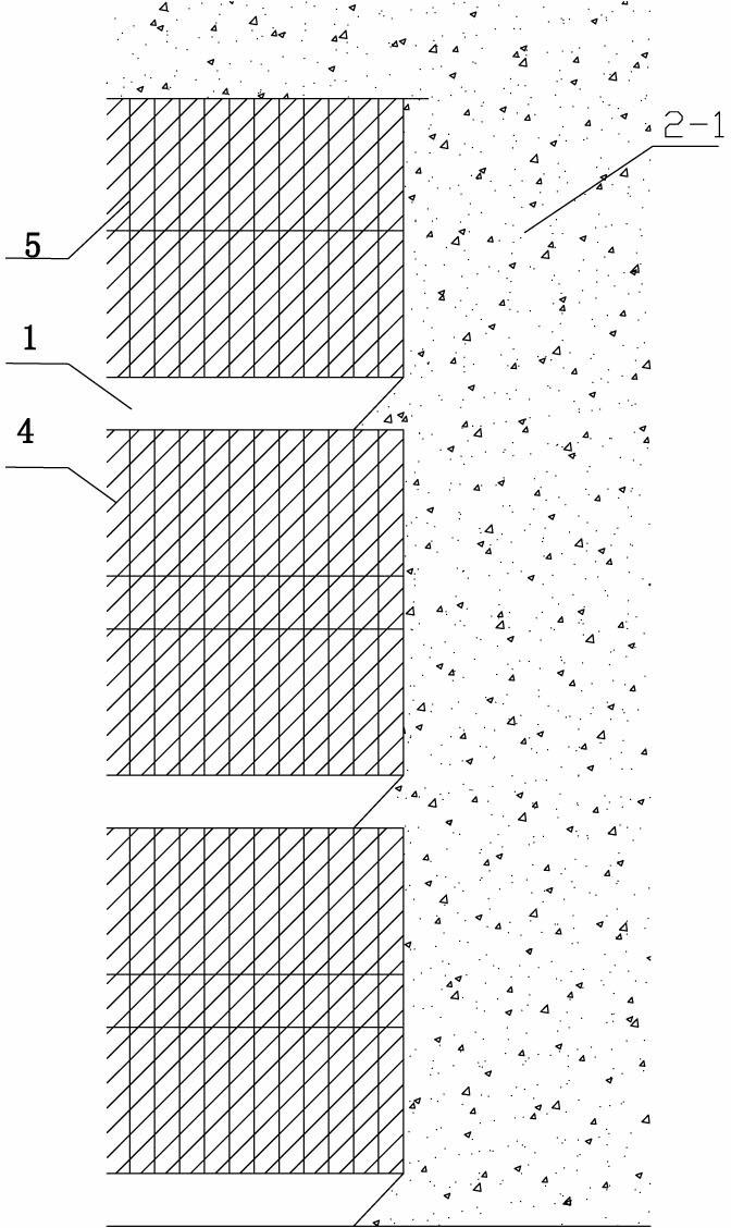Pillarless phased caving method with top tailing crushed stone filling and sectional water injection binding
