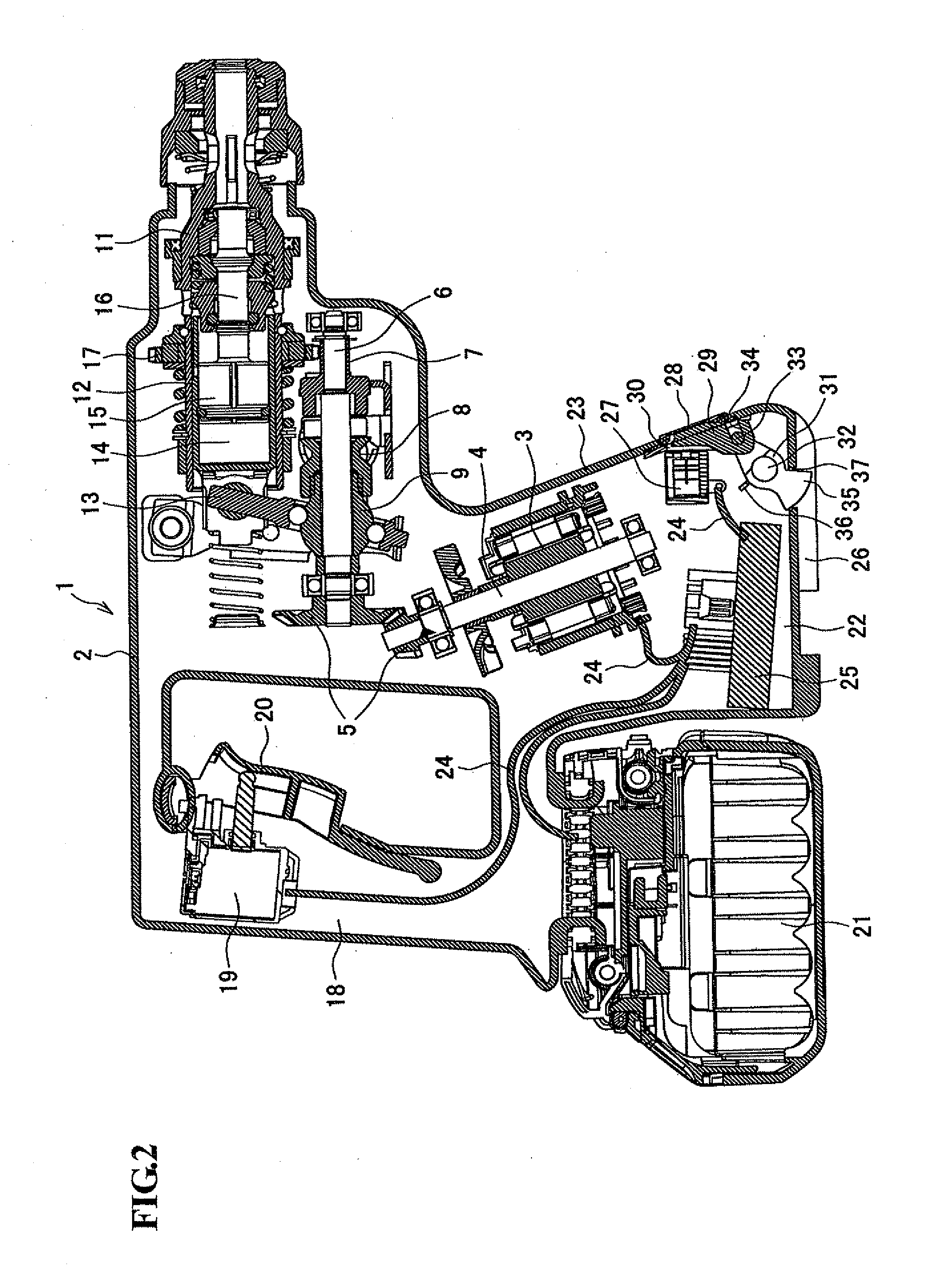 Dust collecting device and electric tool equipped with dust collecting device