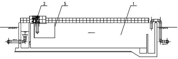 Device for removing oil slick from turbid circulating water and recovering circulating water in aluminum processing industry