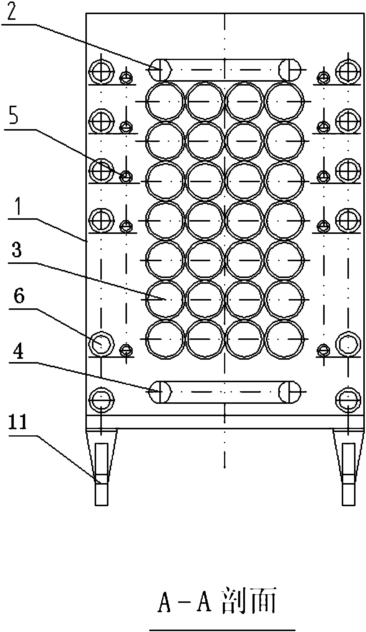 Off-peak electricity energy storage heating device and method