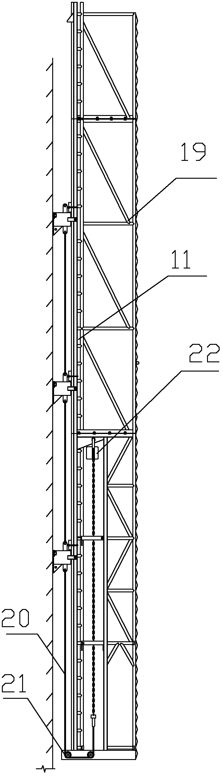 Automatic falling preventing device for integral lifting scaffold