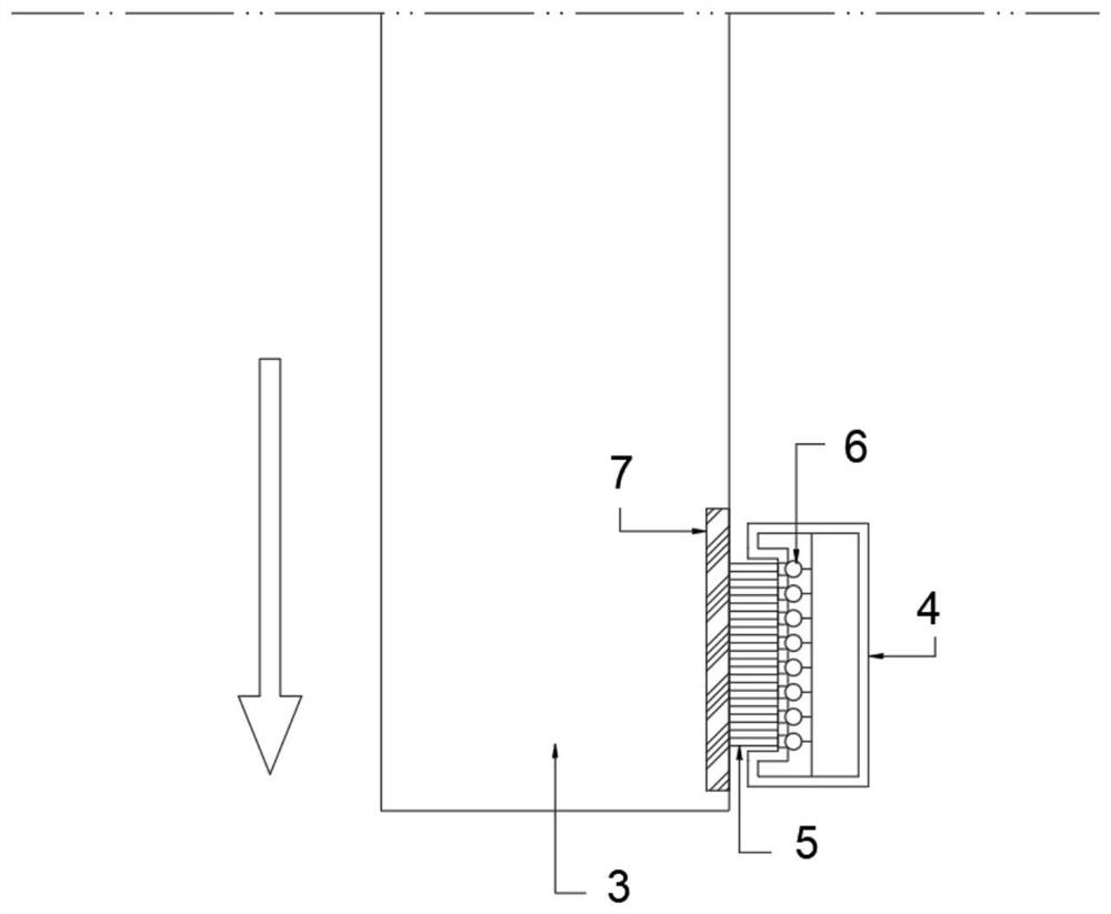 A self-cleaning device for subway screen doors