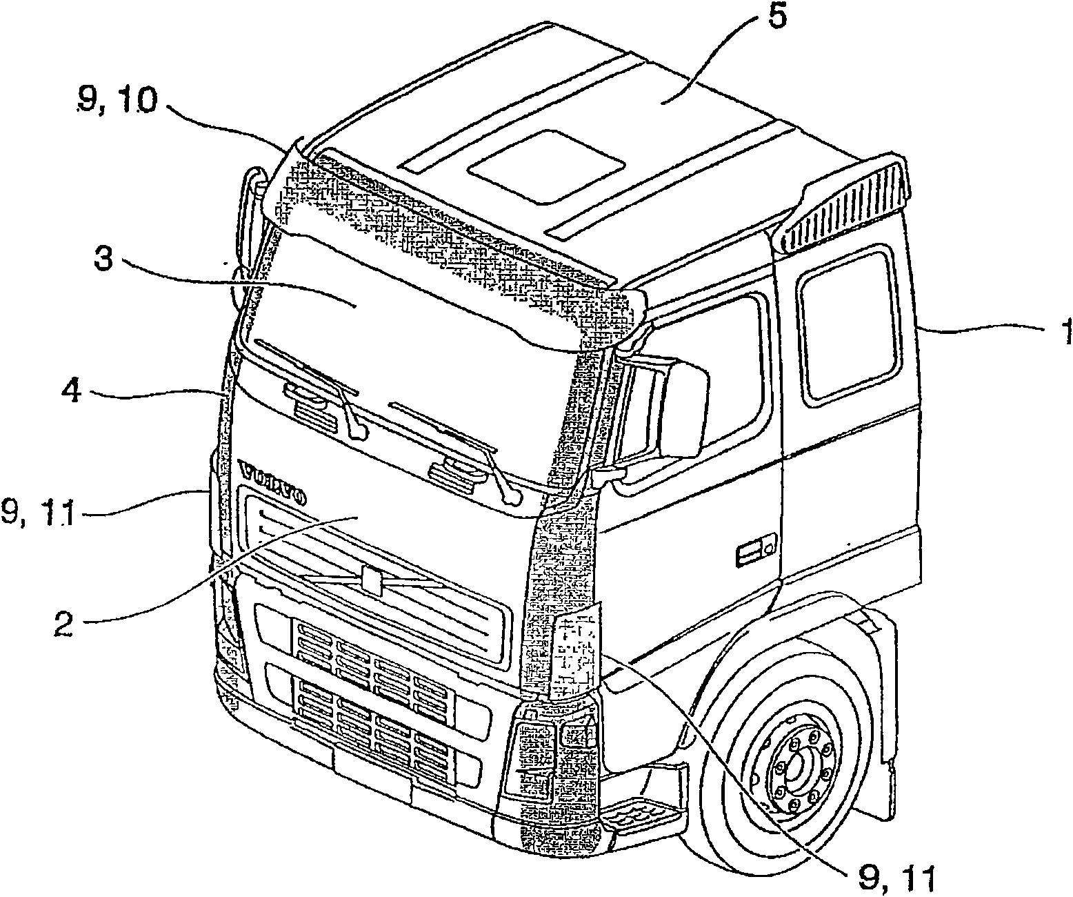 Auxiliary cooler for truck cap and a vehicle provided with a cooling member