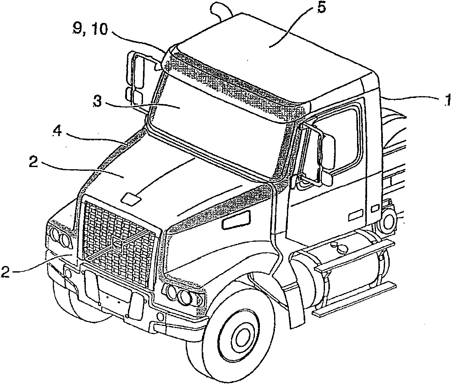 Auxiliary cooler for truck cap and a vehicle provided with a cooling member