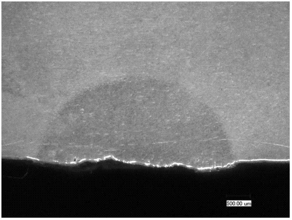 Laser welding method capable of avoiding slag inclusion and improving laser absorptivity of aluminum alloy