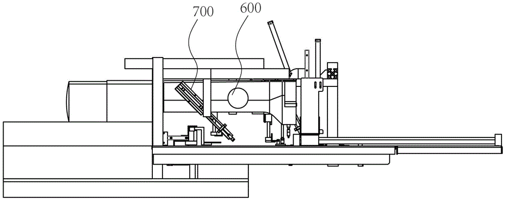 Automatic seam abutting device for cutting pieces and seam abutting method of automatic seam abutting device