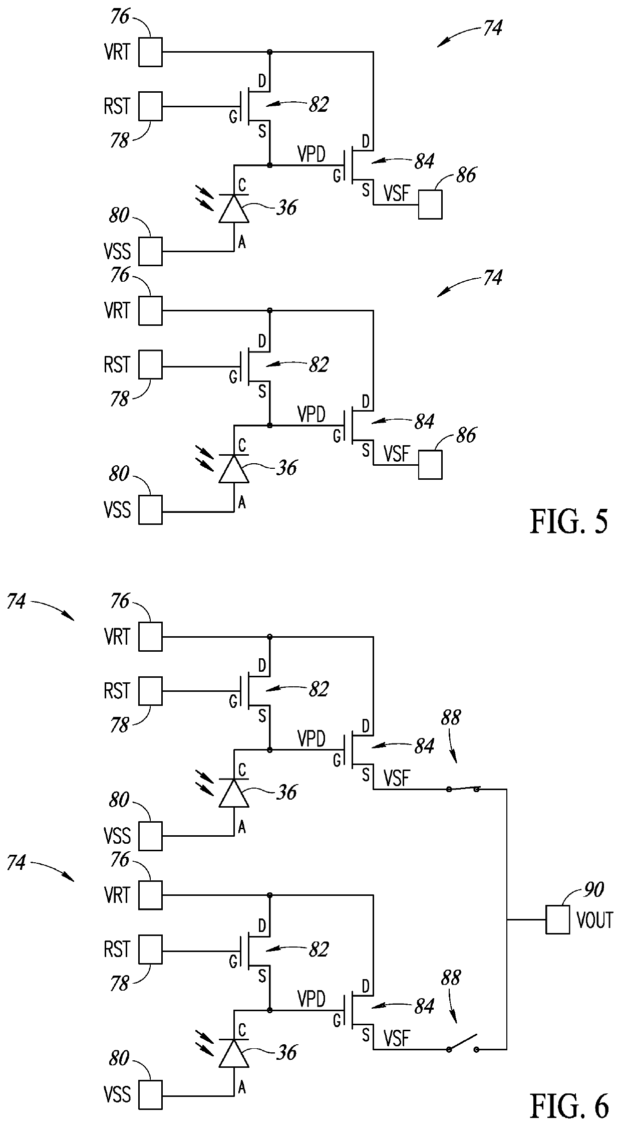 Fluidic ejection device with optical blockage detector