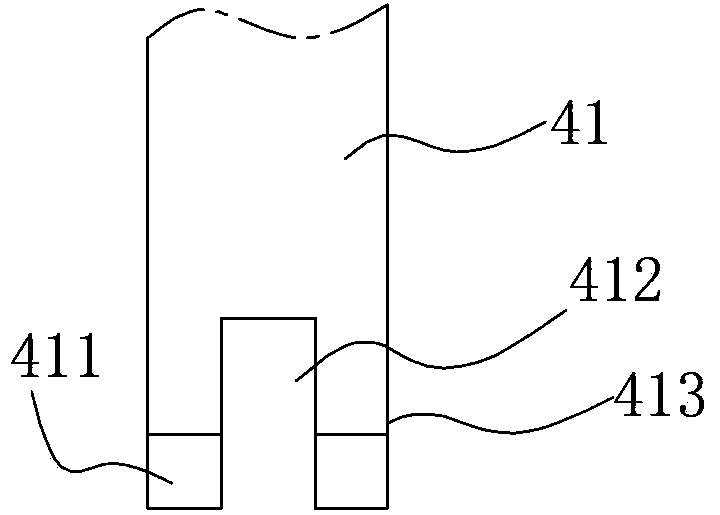 Automatic feeding device and jewelry wire cut-off machine comprising same