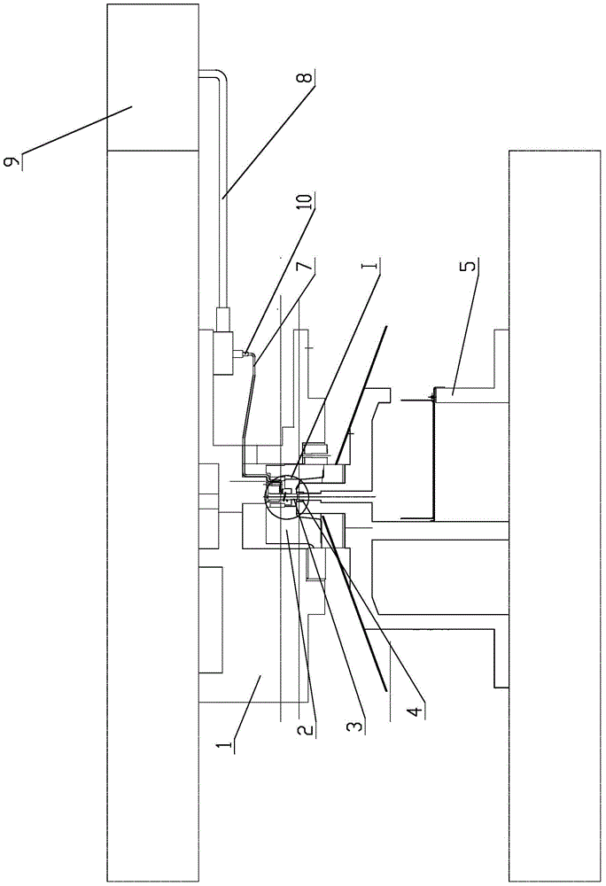 Die structure for reducing punch wear of hot-formed steel plate