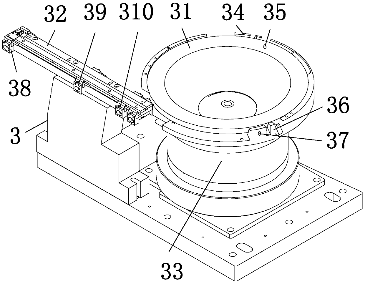 Rotating disc type chip feeding device and core feeding method