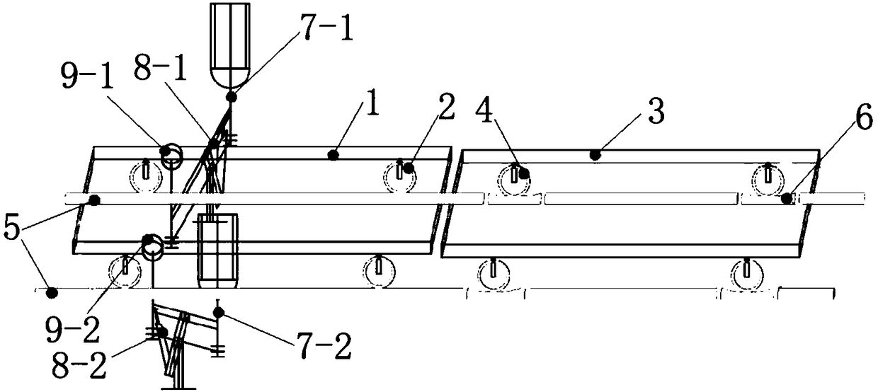 Automatic separating device for wallboard mould car