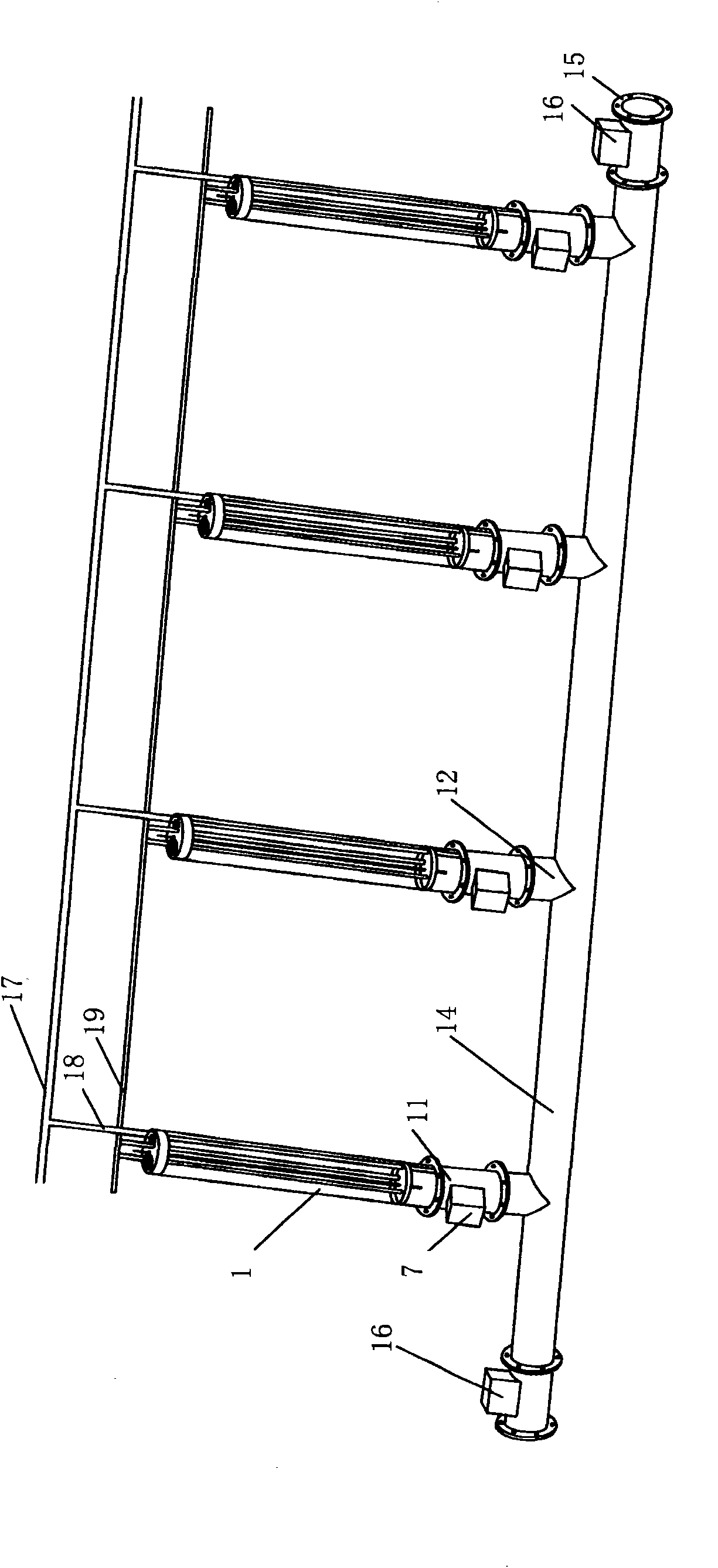 Seal type pipeline culture device of bait microalgae and microalgae pipeline culture method