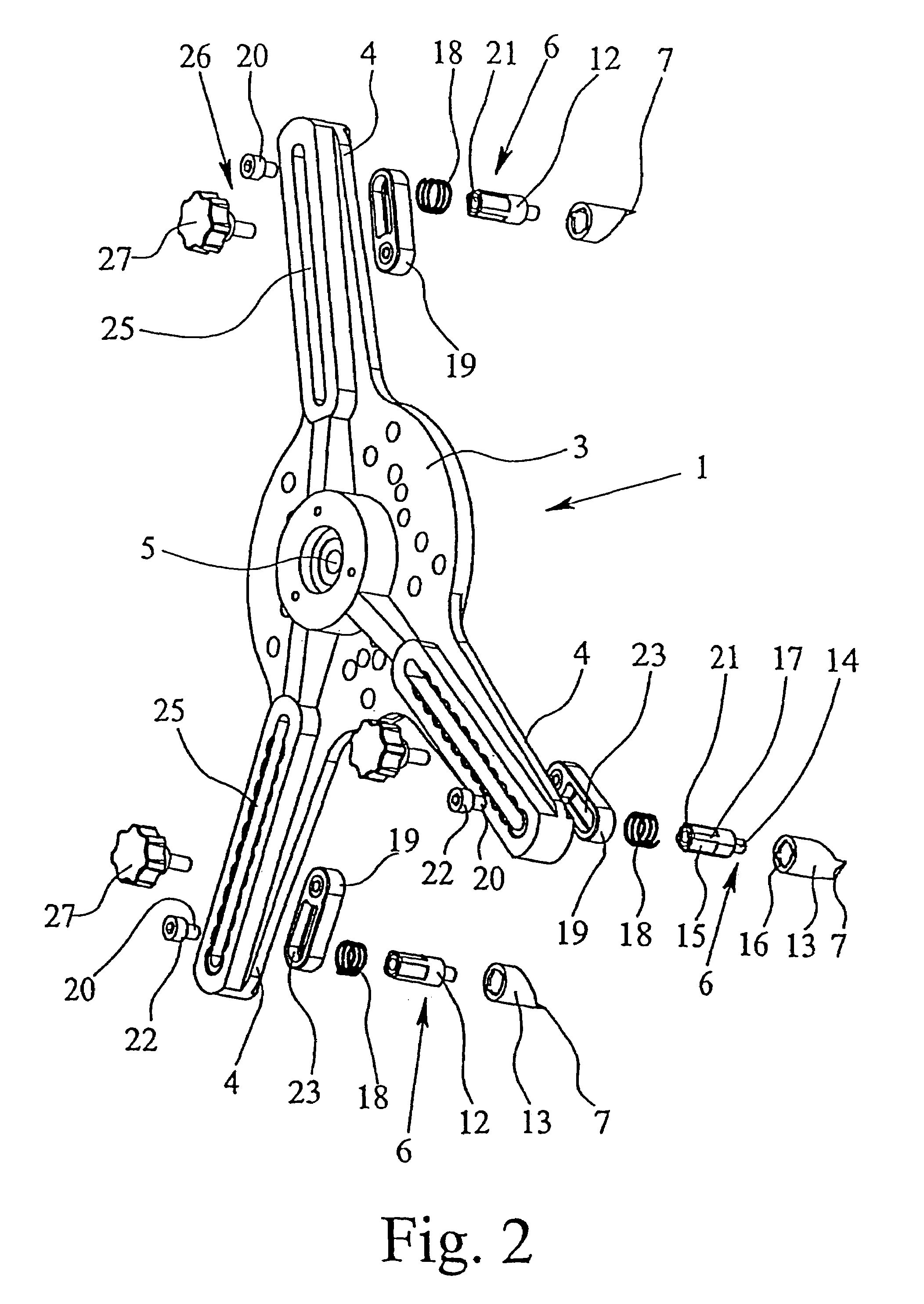 Retaining device for a wheel alignment analyzer