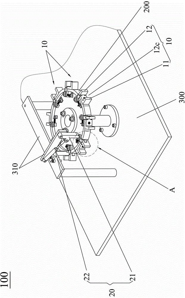 Tank clamping and releasing mechanism