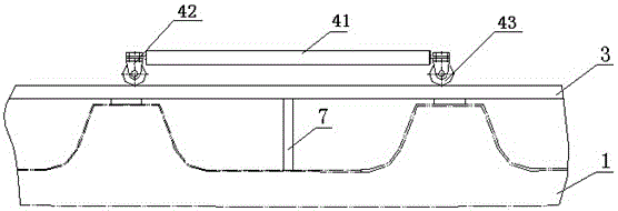 Iron core coil mounting device for ship and mounting method of iron core coil mounting device