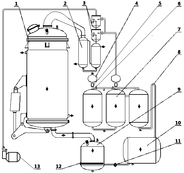 A device for extracting star anise oil with negative pressure circulating water