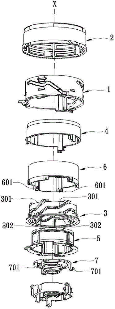 Thin telescopic lens that increases zoom travel