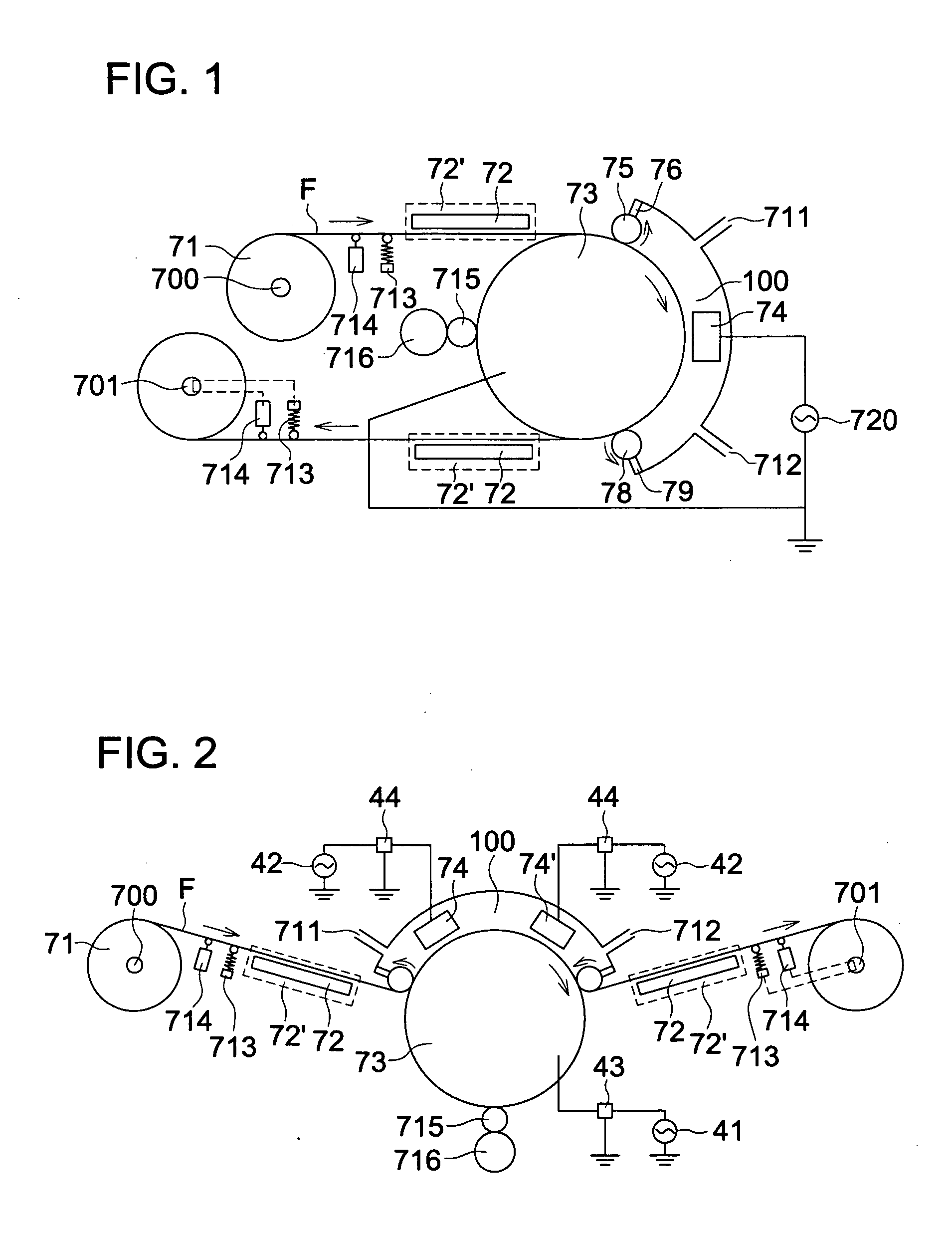 Plasma discharge treatment apparatus, and method of manufacturing gas barrier film