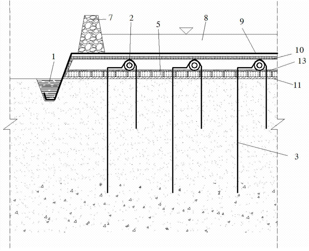 Working platform for rapidly reinforcing hydraulic reclamation super-soft soil foundation and construction method
