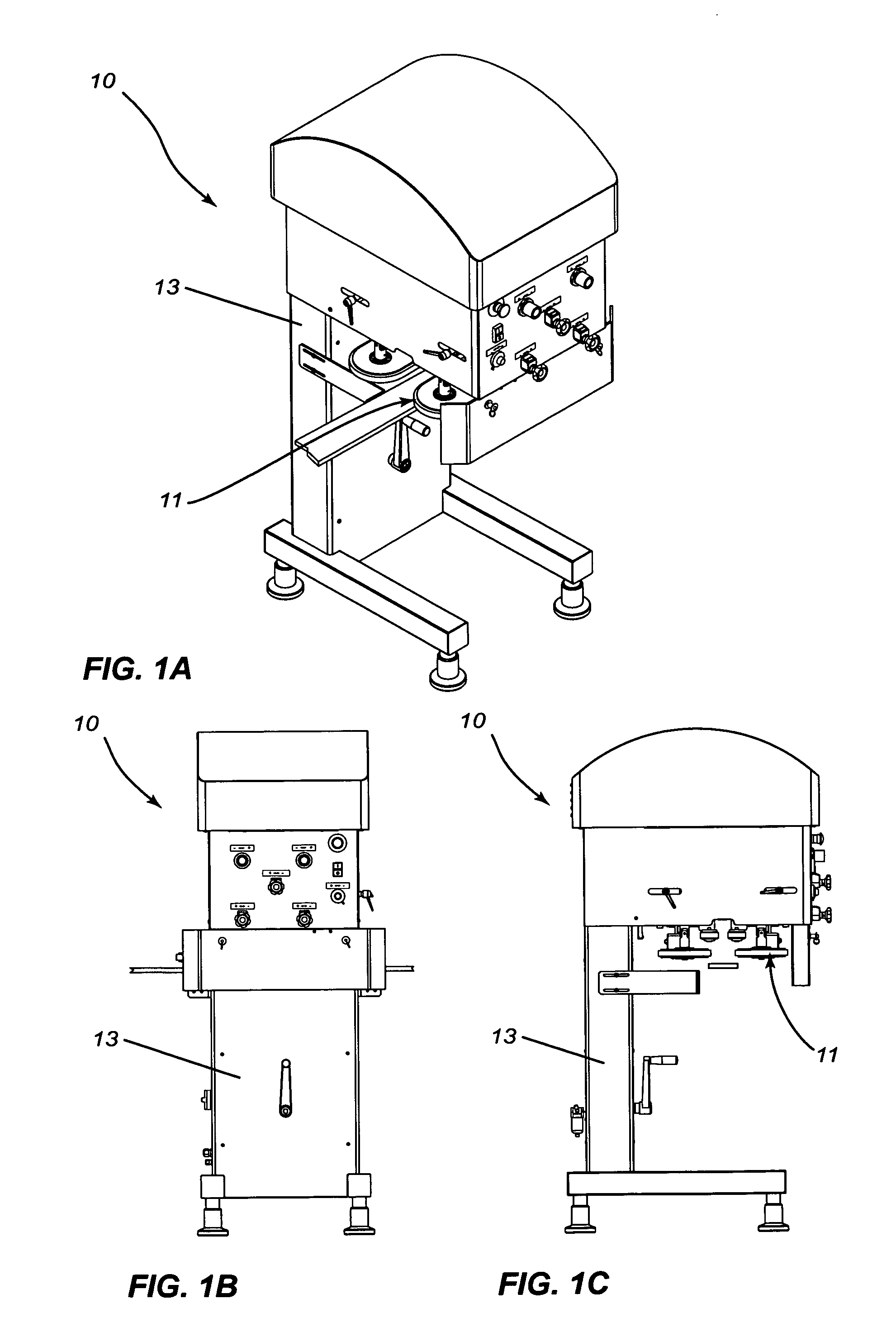 Apparatus and method for rotating a cap relatively to a container
