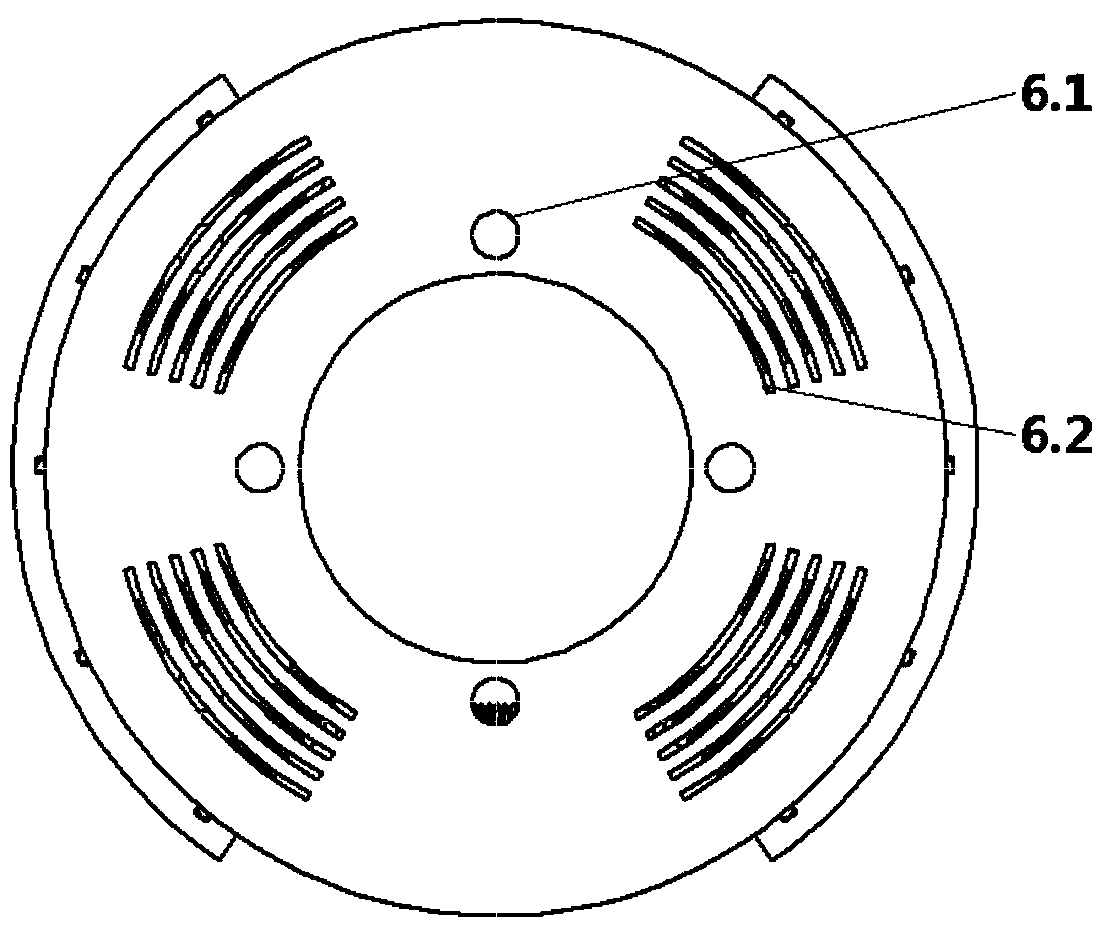 A drum brake that dissipates heat through heat pipes
