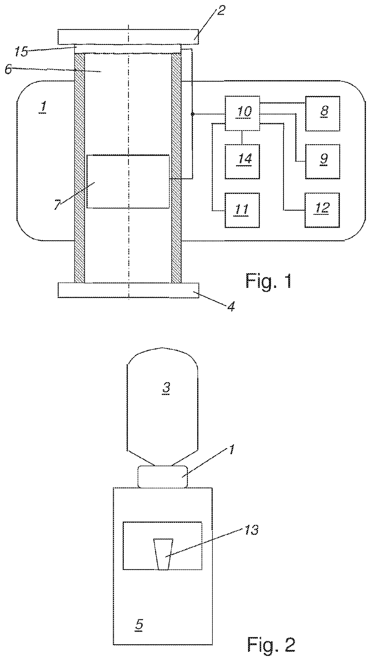 Connector for water tank having a wireless filling level or consumption transmitter for water dispenser