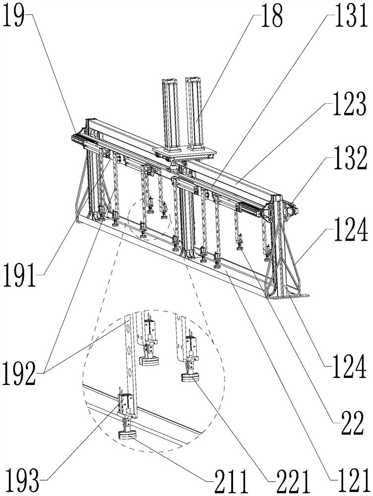 Feeding and discharging device for hollow pipes and feeding and discharging method of feeding and discharging device