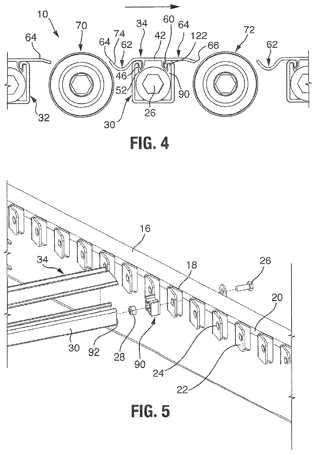 Conveyor with jam prevention diverter wheels