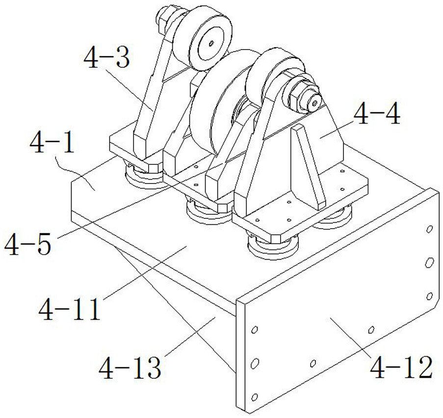 A device for eliminating the weld gap between the tank body and the annular rib plate