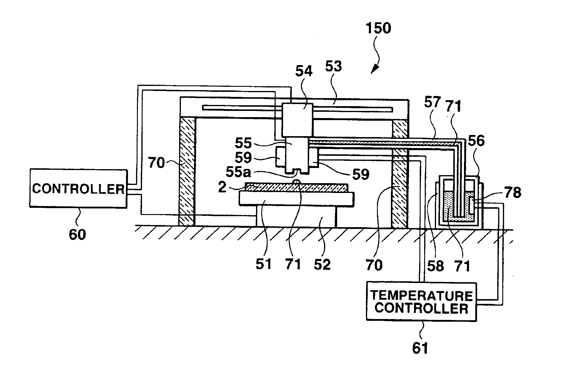 Solution spray apparatus and solution spray method